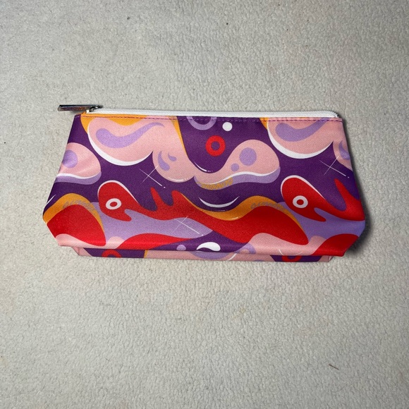 Clinique Colorful Floral and Abstract Pouch Set - Picture 4 of 9